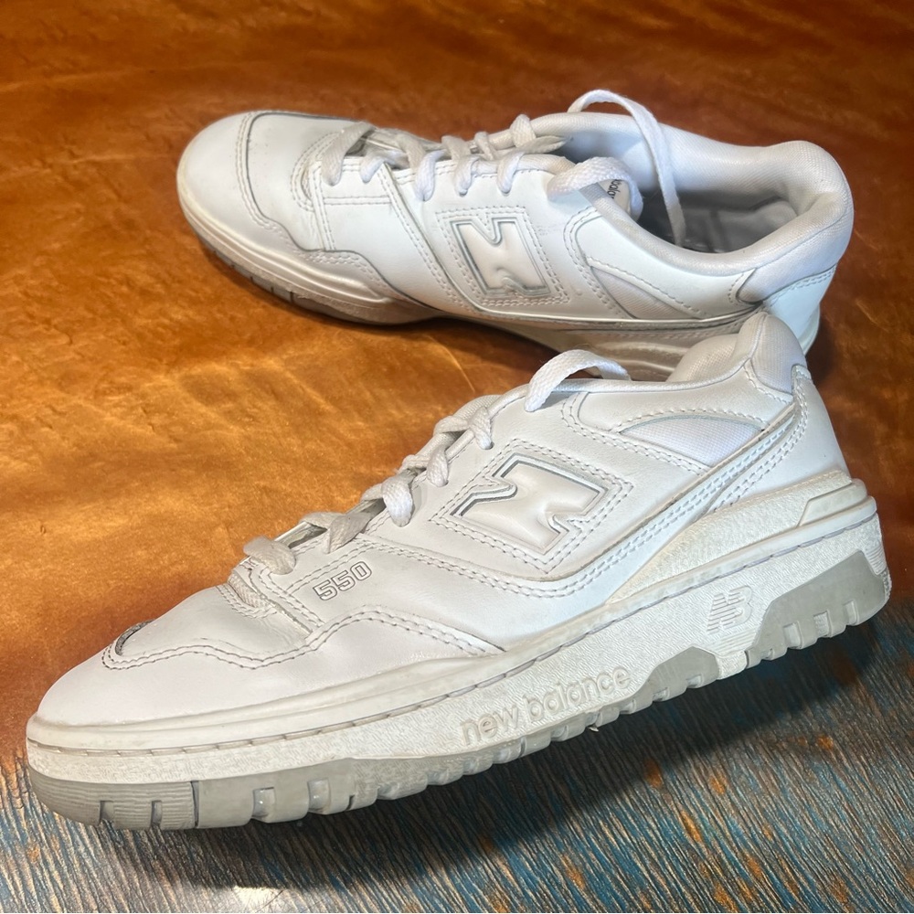 New Balance 550 White Sneakers size 7 men’s 8.5 women’s